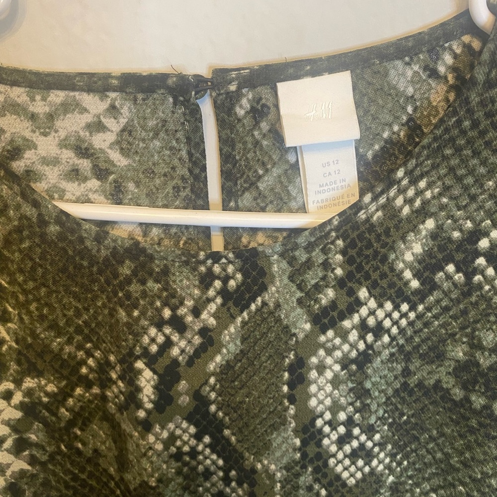 H&M Green Python Long Sleeve Dress - Picture 3 of 6